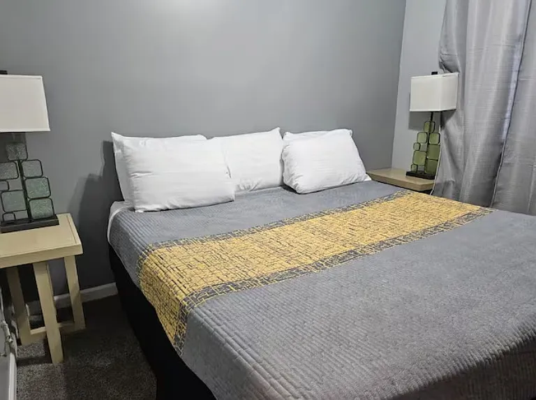1801 Robin Hood Ln — Photo 13