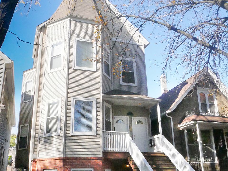 1st image of 3924 N Hermitage Ave APT 2