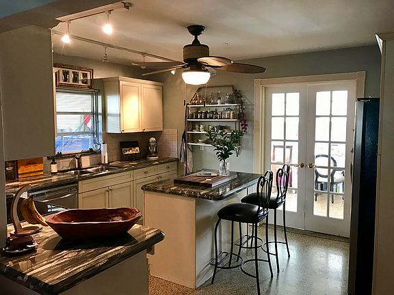 2nd image of 1528 N Ocean Breeze