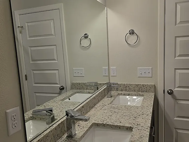 12462 S Maplewood Ave — Photo 6