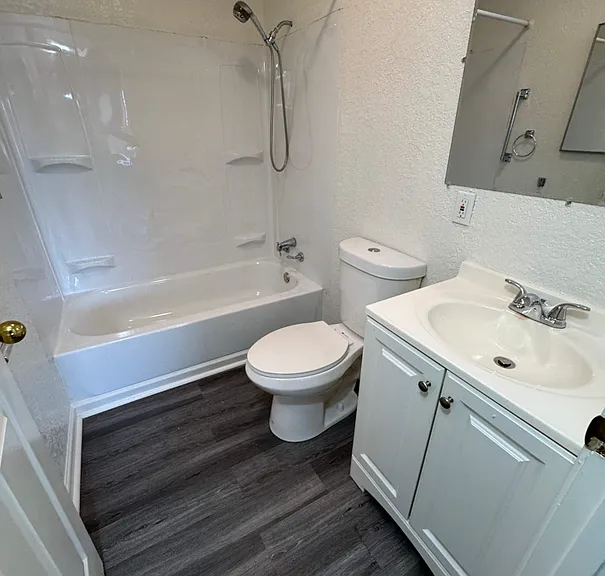 209 Commercial St — Photo 7