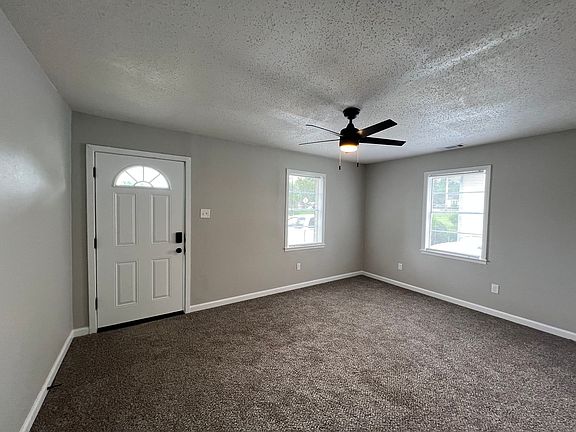 4th image of 1856 Glory Cir