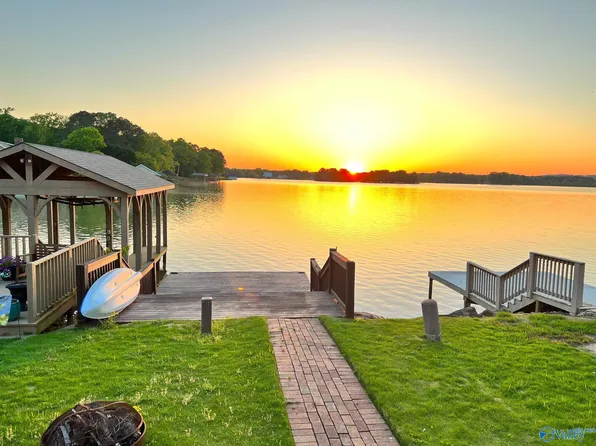413 Lakepoint Dr, Gadsden, AL 35901