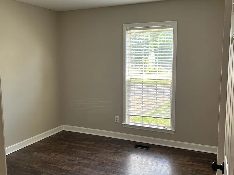 2811 Sutherland Dr — Photo 18
