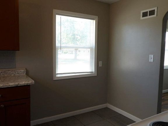 4th image of 1701 W 1st