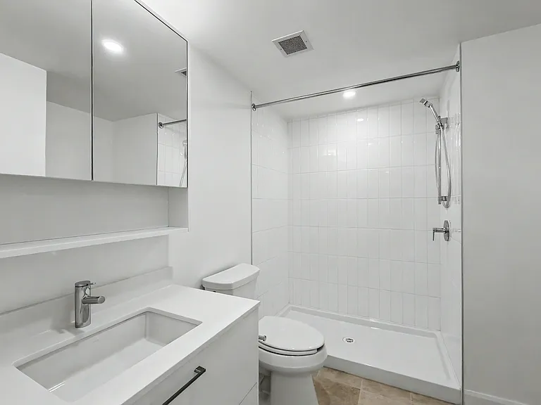 2511 Carolina St — Photo 48