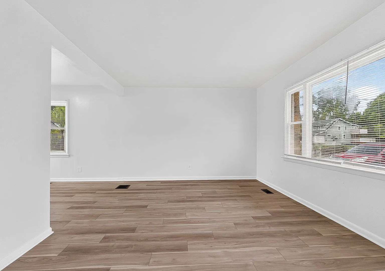 Updated 4 Bedroom, 1.5 Bath Home for Rent — Photo 4