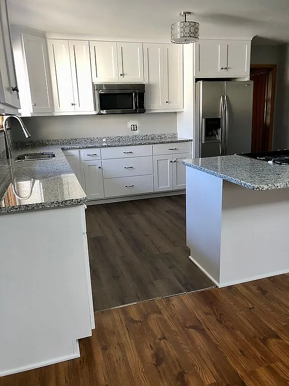 16 Bellaire Dr photo 1