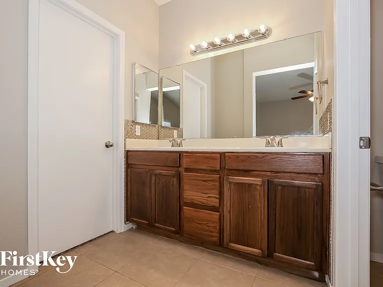 5313 Fall Meadows Ave — Photo 8