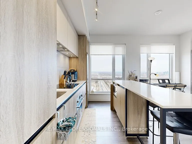 7950 Bathurst St #B2304 — Photo 16