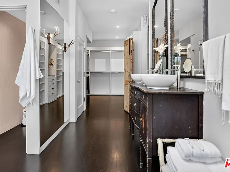 2425 Clement Ave — Photo 35