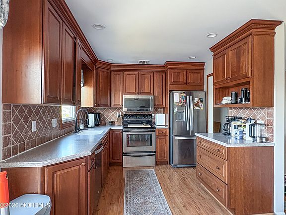 5th image of 3430 Bergen Ave