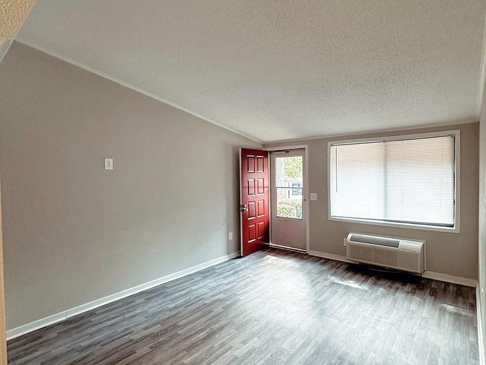 Make the most of every square foot in this bright, open-concept studio_perfect for simplified, modern living.