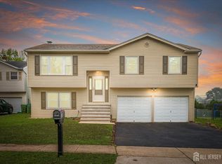 3 Birch Rd, Edison, NJ 08817