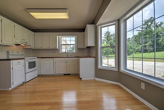 5th image of 207 W Bonnie Johnson Ln