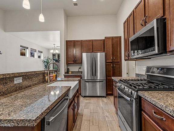 4th image of 2574 W Josselyn Dr