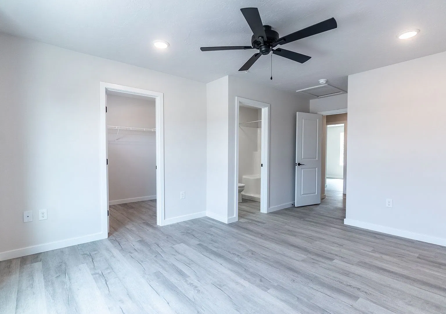 New 3 Bed/2.5 Bath Townhouse Rentals Spring Grove School District - Pointer Court — Photo 4