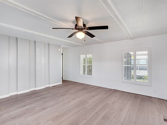 4th image of 369 Dolphin Cir