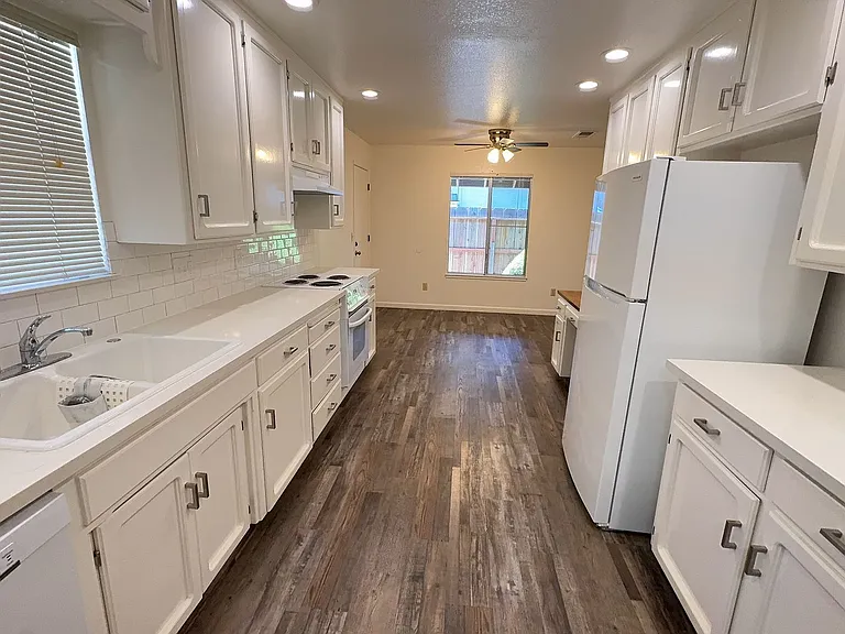 3469 Claremont Ave — Photo 4