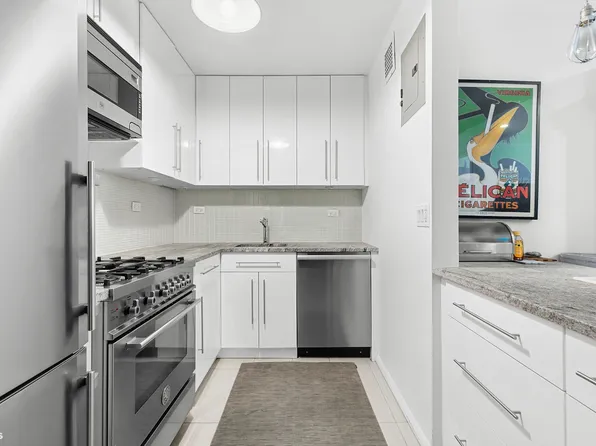 115 East 9th Street 12D image 3 of 5