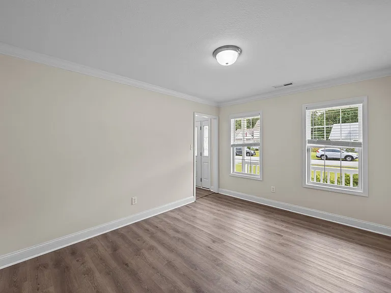 203 Macdonald Blvd — Photo 6