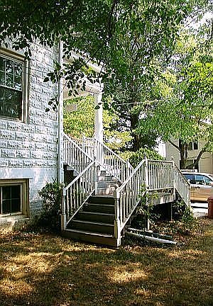 Front entry to poch and front door