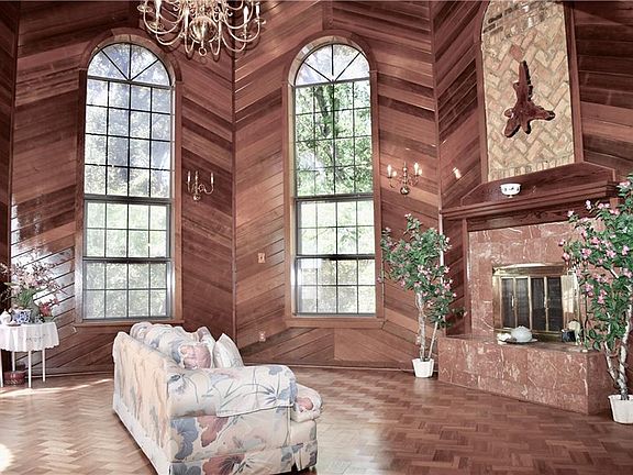 5th image of 163 Shiloh Ct