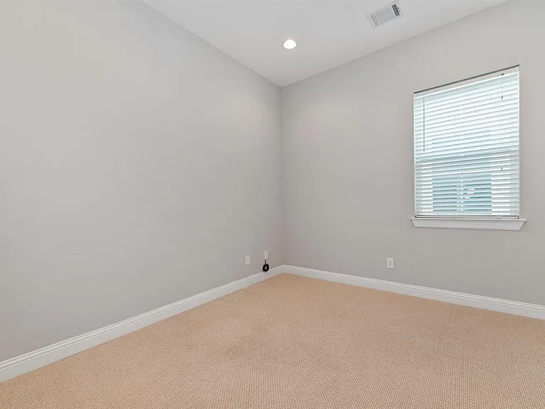 5637 Kiam St #B — Photo 32