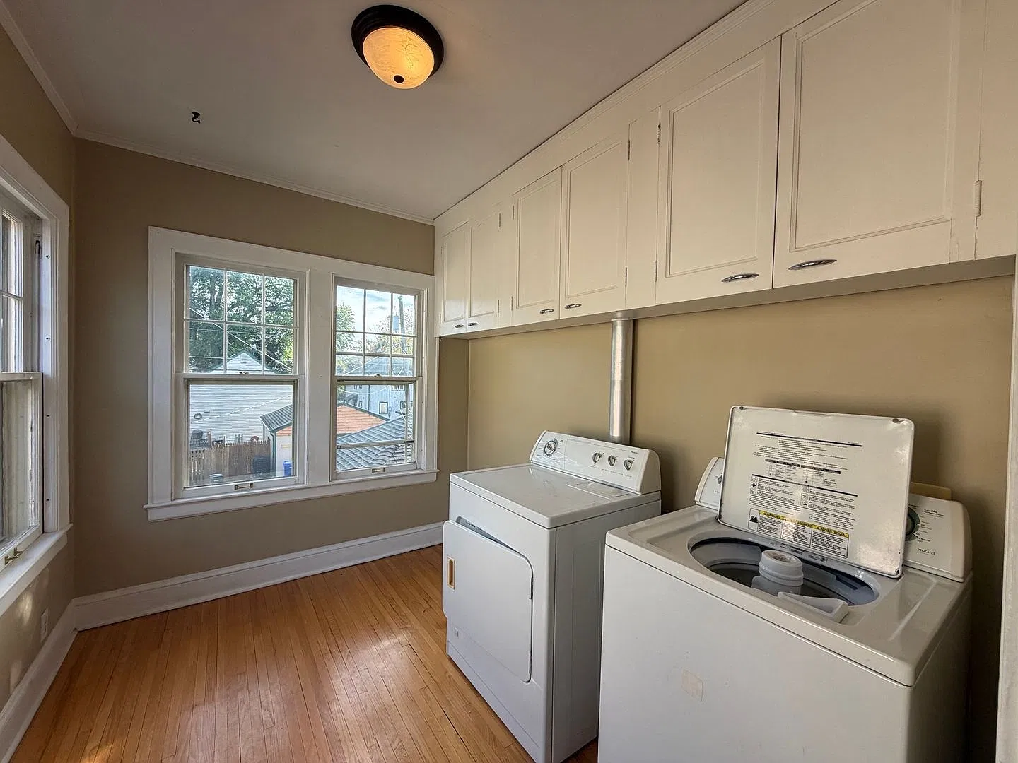 2 bed, 1.0 bath, 1130 sqft, $1,945 — Photo 4