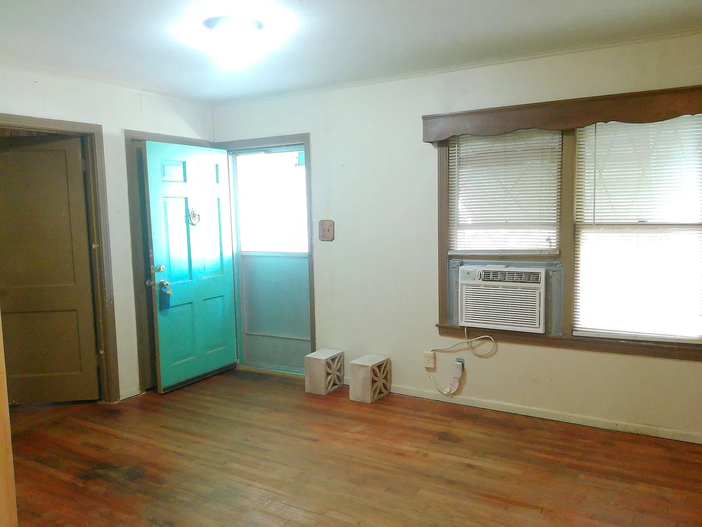 4322 Fir - 2/Bed 1/Bath - $1150/month — Photo 4