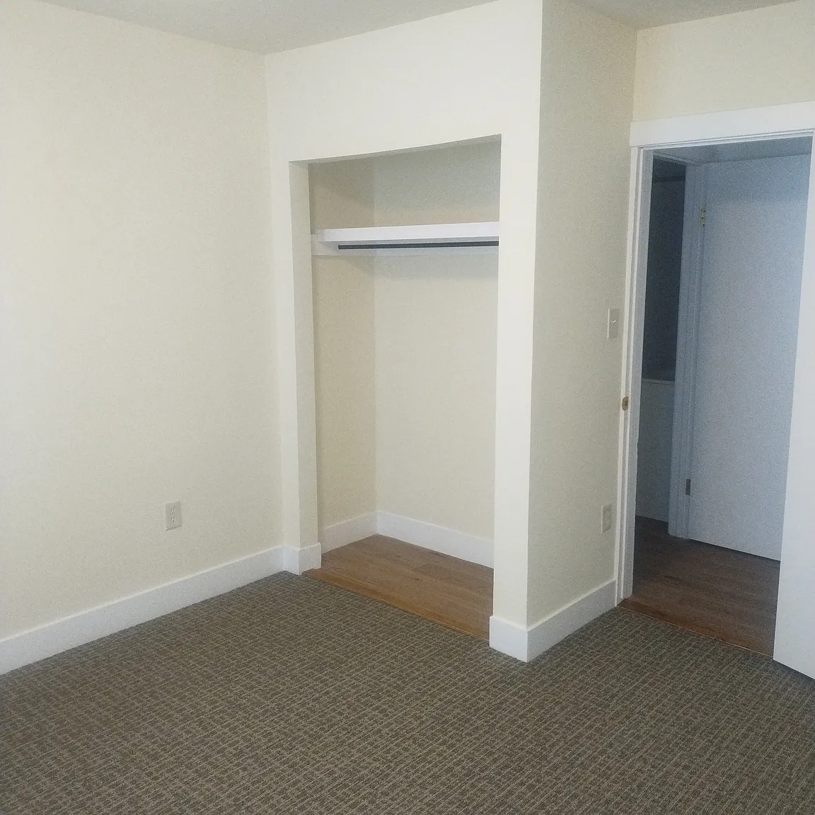 117 W Franklin St photo 1
