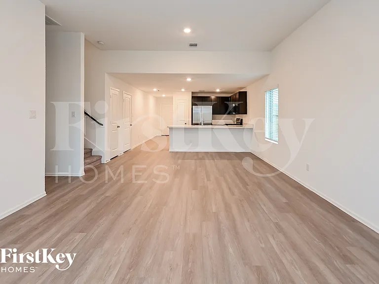 501 Maple Bend Ln — Photo 4