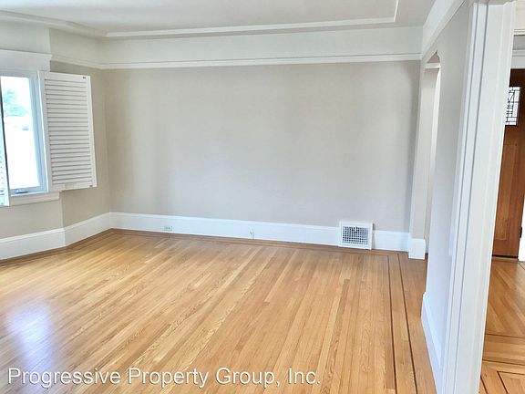 4th image of 129 Capistrano Ave