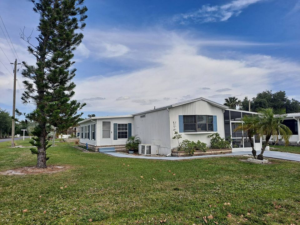 1st image of 10307 SW Lettuce Lake Ave #221
