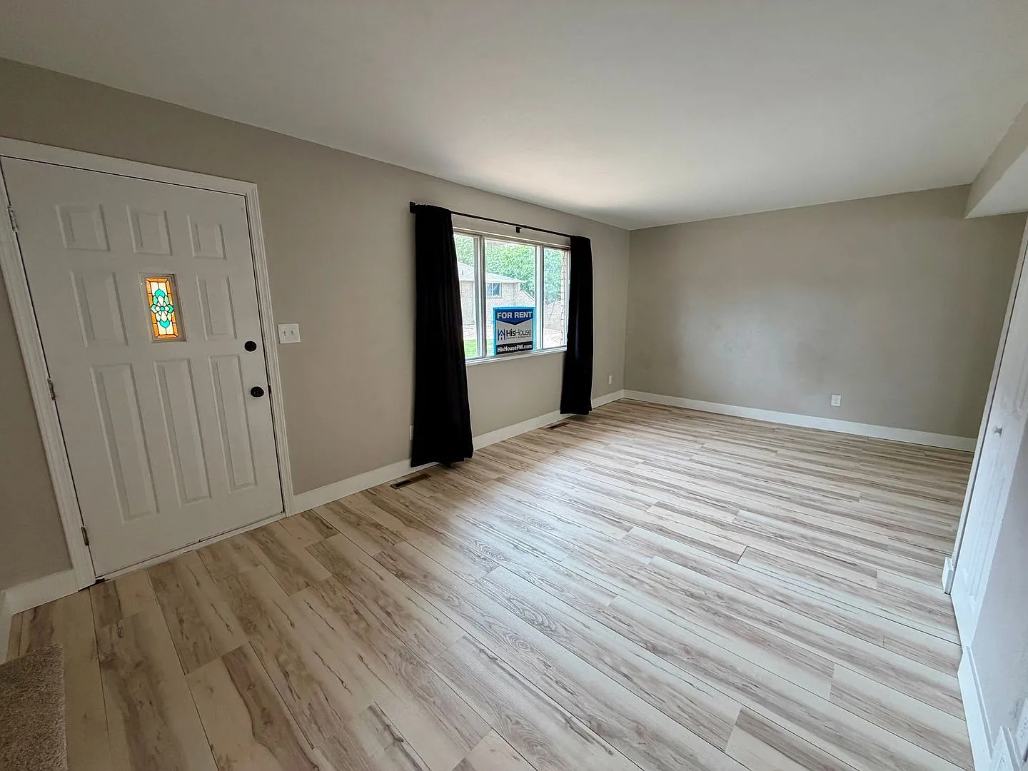 4 bed, 2.5 bath, 1392 sqft, $1,900 — Photo 4