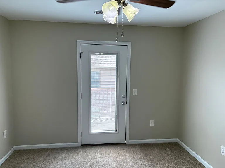 400 Southern Cross Dr — Photo 2