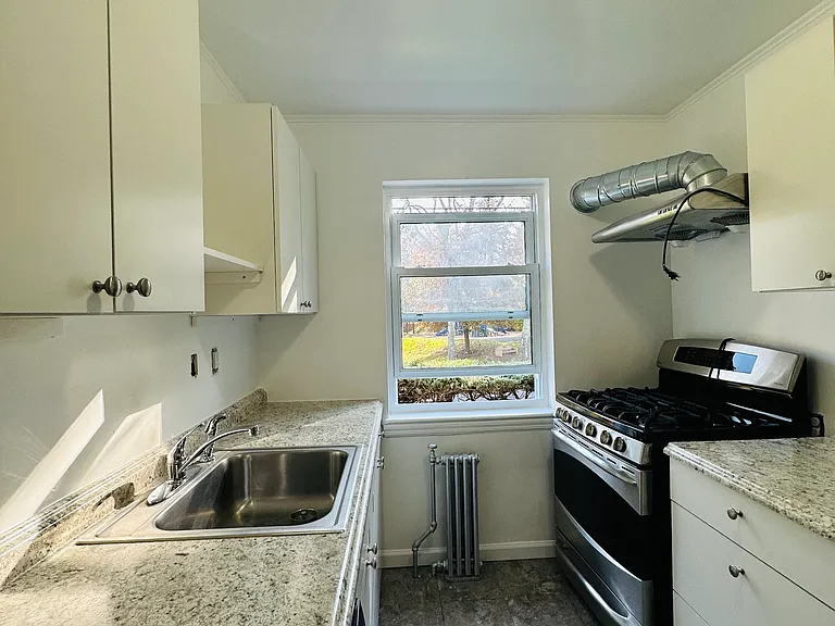 37 Spruce St #4 — Photo 7