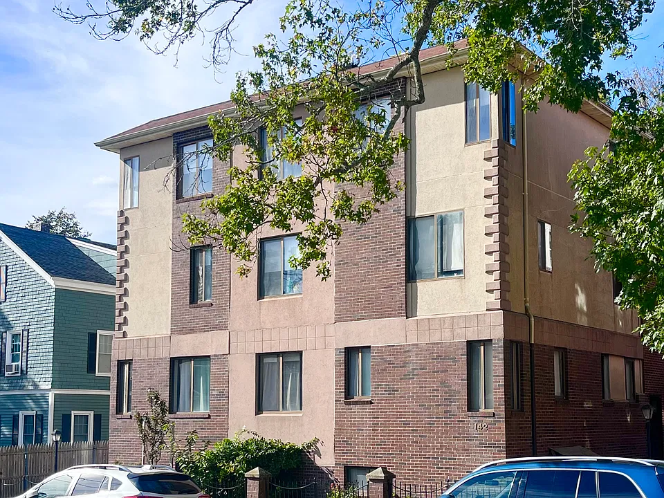 142 Van Zandt Ave #103