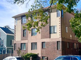 142 Van Zandt Ave APT 103, Newport, RI 02840