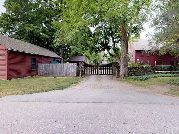 Roadside Garage & Gates