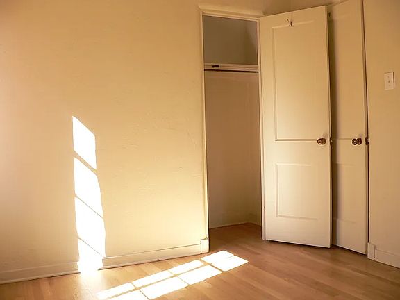 5th image of 406 Carlisle Blvd SE