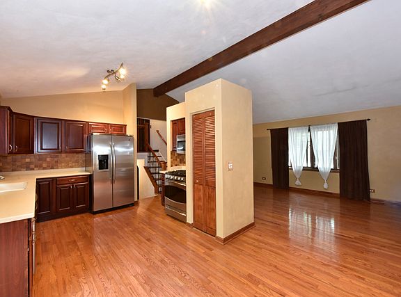 5th image of 909 Alton Ct