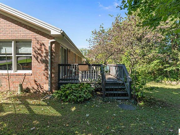 4th image of 301 Cranbrook Dr