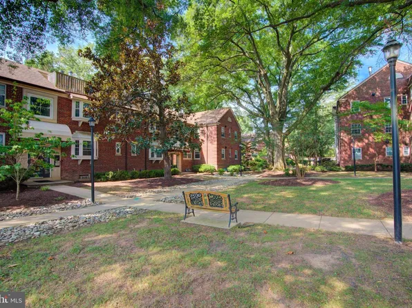 2102 N Scott St APT 109, Arlington, VA 22209