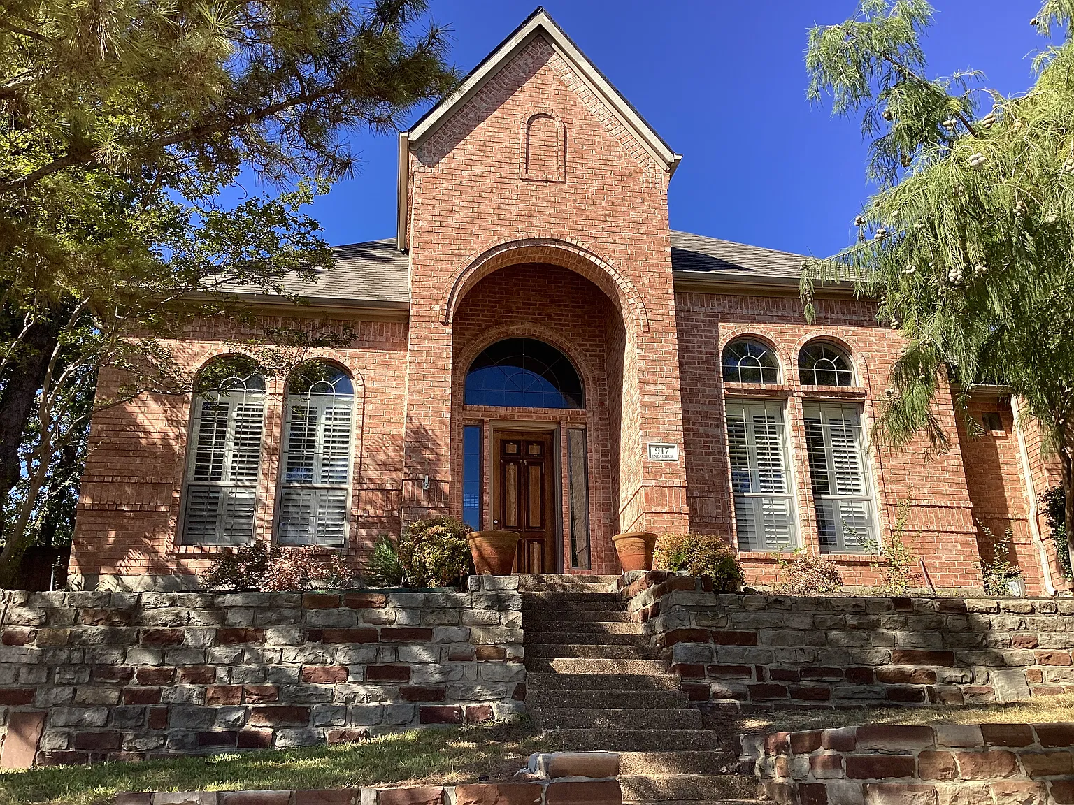 5 bed, 3845 sqft, $3,995 — Photo 1