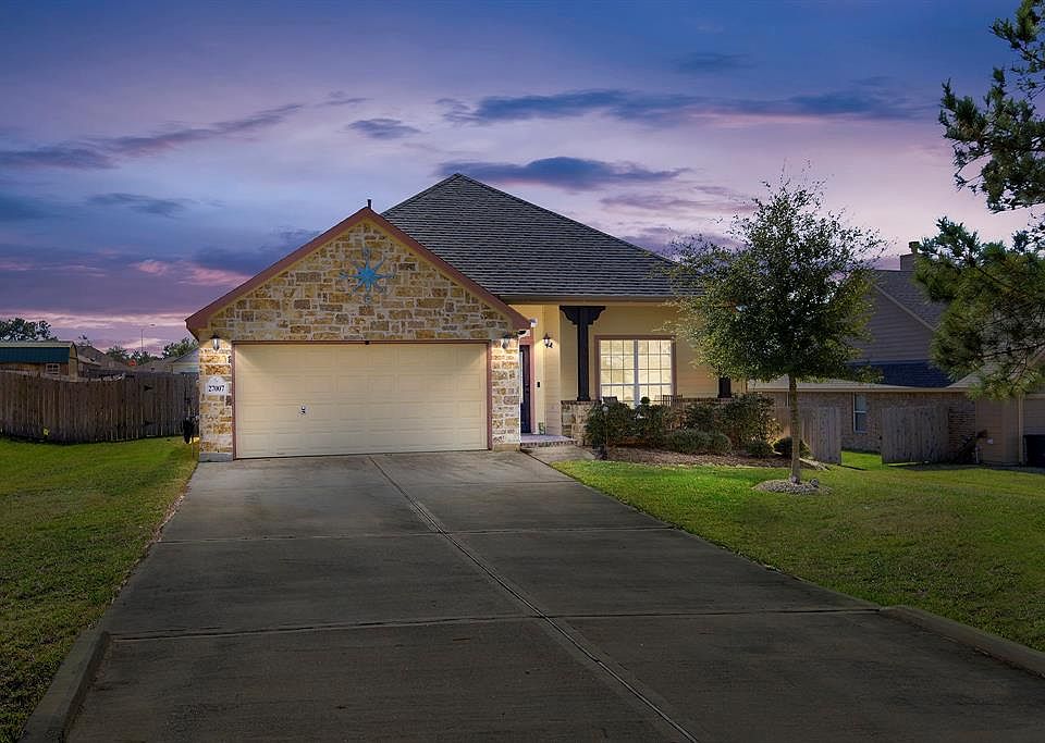 Welcome to this stunning 1-story, Kendall Homes Classic, situated on a quiet cul-de-sac street in the sought after community of Ranch Crest.