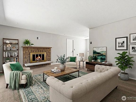 2nd image of 802 Oakcrest Drive SE