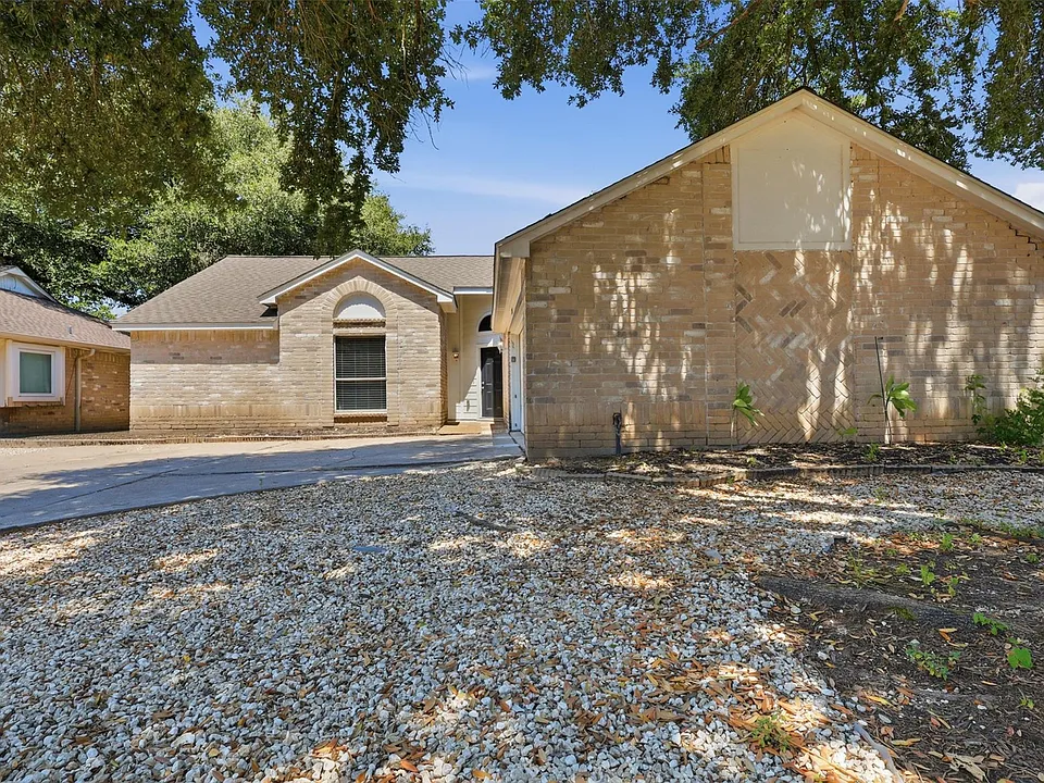 2323 Piddler Dr
