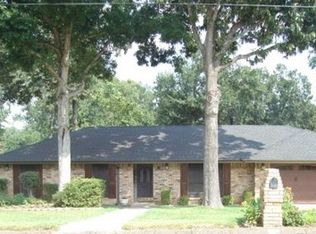 906 Lakewood Dr, White Oak, TX 75693