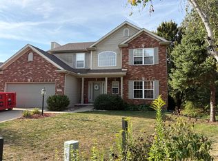 1000 Lake Pointe Ln, Mahomet, IL 61853